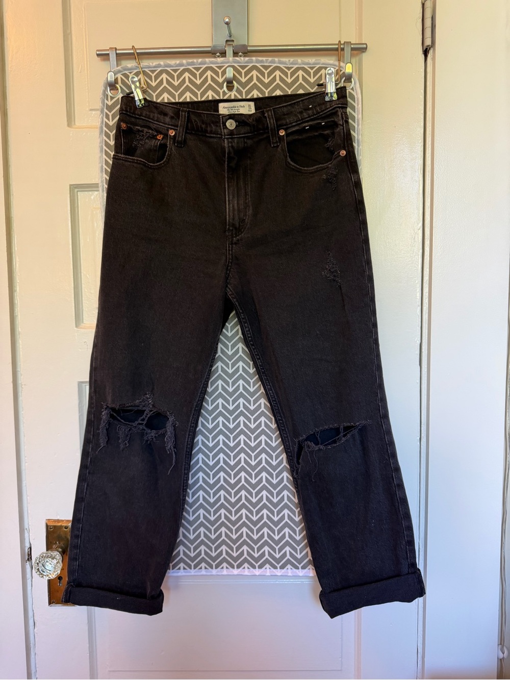 Abercrombie & Fitch 90’s Straight Ultra High Rise Black Distressed Jeans